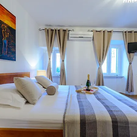 Avalon House Feriehus *